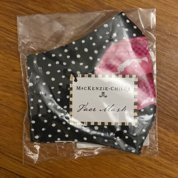 NWT MacKenzie Child Face mask - Picture 2 of 3